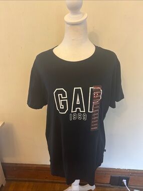 GAP Black Logo Tee with White 1969 Print Size XL New